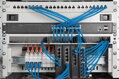 DIGITUS 1U kartáčový panel pro správu kabelů pro 483 mm (19 ”) serverové skříně , barva černá (RAL 9005)