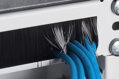 DIGITUS 1U kartáčový panel pro správu kabelů pro 483 mm (19 ”) serverové skříně , barva černá (RAL 9005)