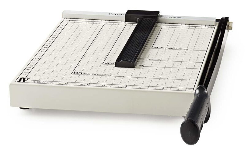NEDIS řezačka na papír/ formát A4/ velikost řezu 210 x 297 mm/ kovová čepel/ černo-stříbrná