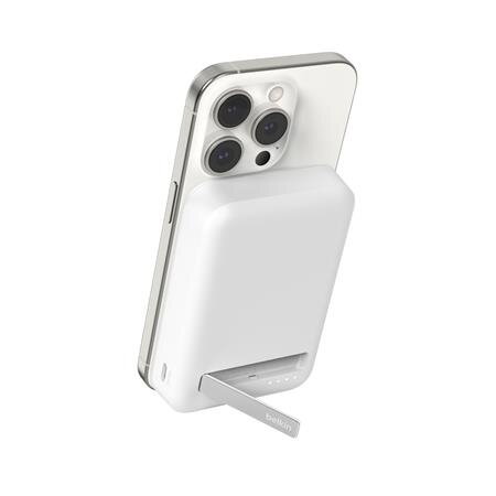 Belkin BOOST CHARGE™ Qi2 Magnetická Bezdrátová PowerBanka se stojánkem, 10000mAh, 15W, bílá Belkin BOOST CHARGE™ Qi2 Magnetická Bezdrátová PowerBanka se stojánkem, 10000mAh, 15W, bílá